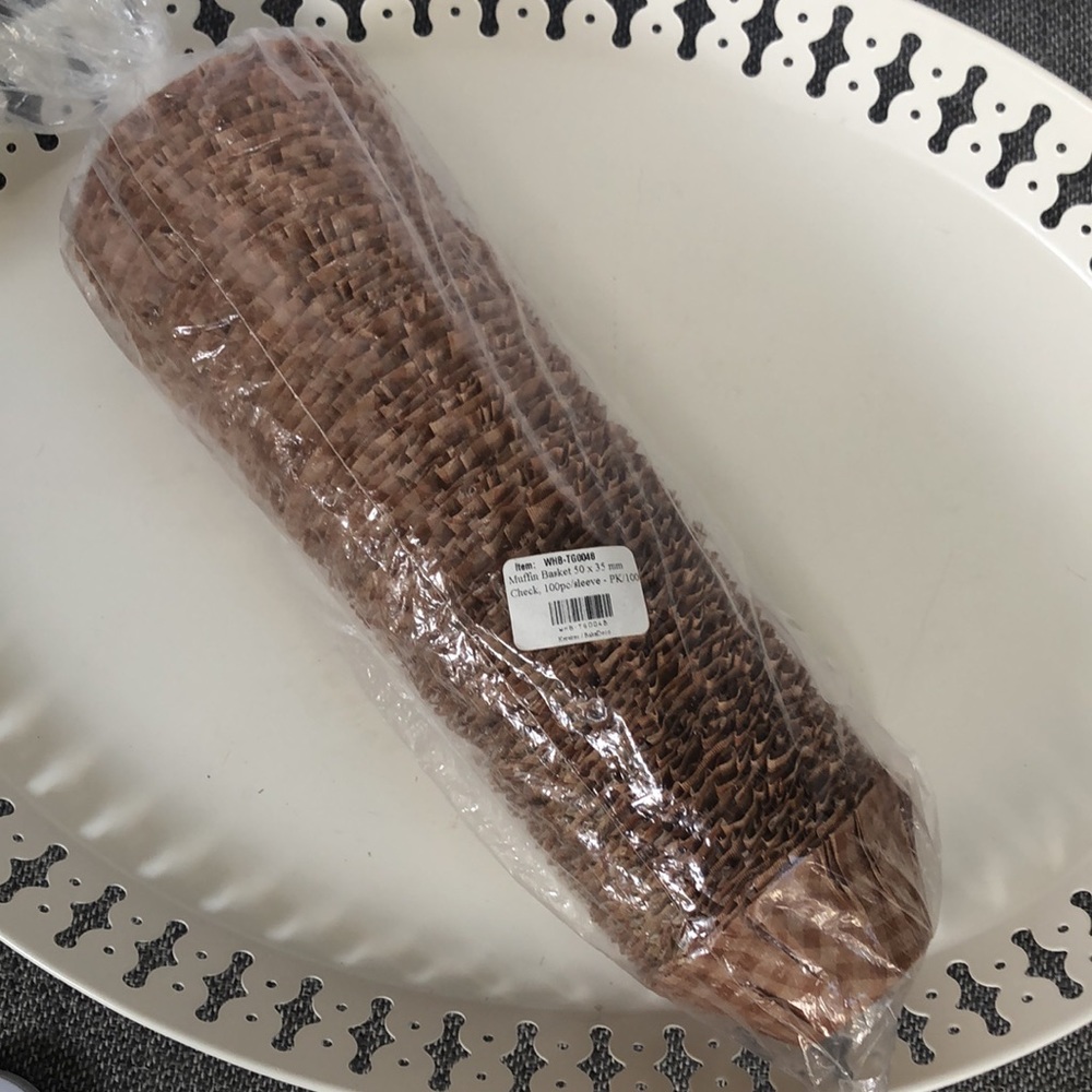 100 piece check 50x35mm muffin basket liners.